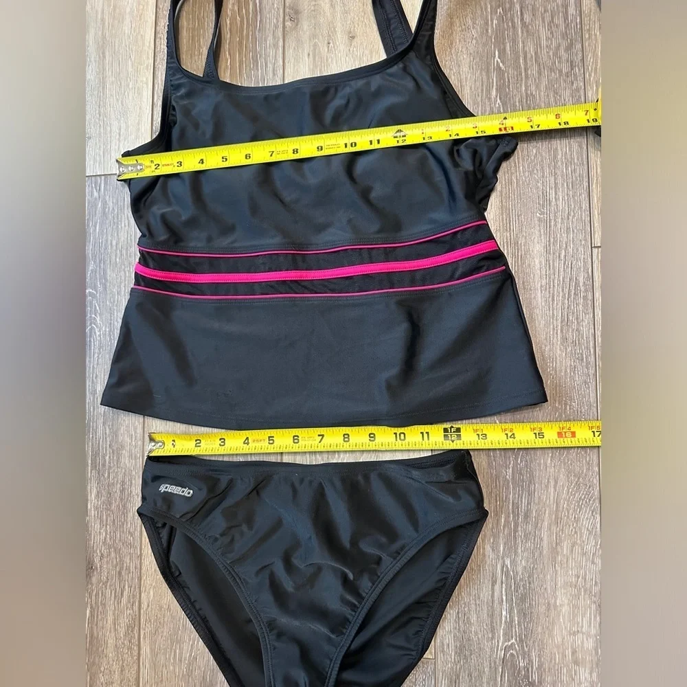 #4) 🏖️Speedo swim set size: Top-12 bottom-10  black with pink under chest
